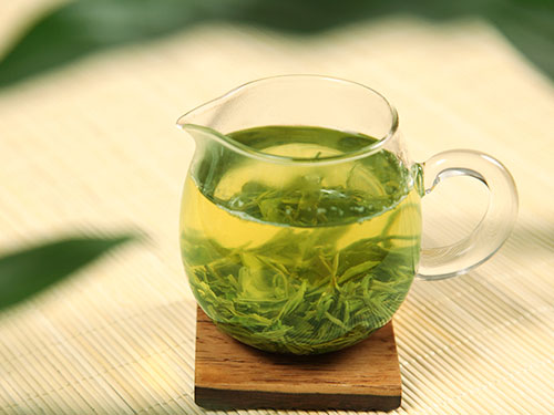 为什么绿茶的汤色是绿黄色的?