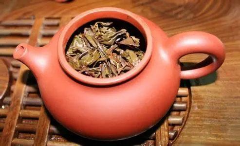 老茶壶泡,嫩茶杯冲